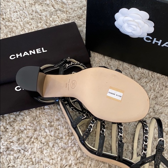 Chanel sandal with chains. - Picture 3 of 4